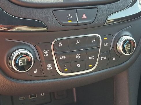 Used 2023 Chevrolet Equinox RS AWD/4WD image 14