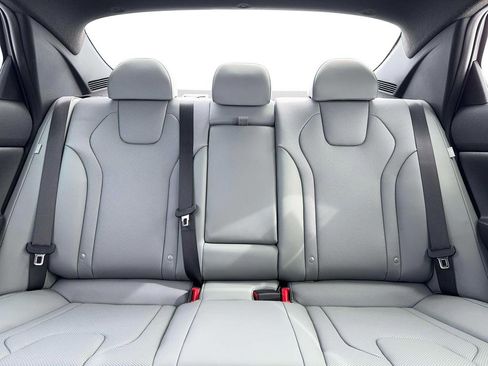 New 2026 Hyundai Elantra Limited FWD image 17