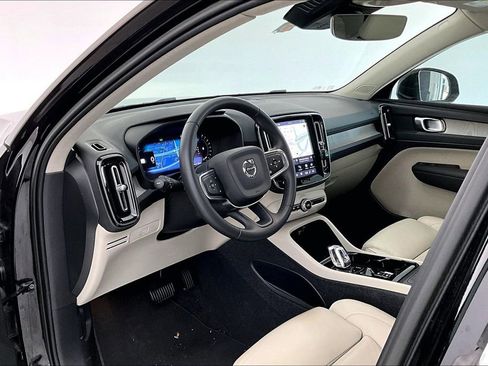 Used 2023 Volvo XC40 B5 Plus w/ Protection Package Premier image 17