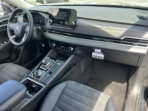 Used 2025 Mitsubishi Outlander 4WD Plug-In Hybrid image 35