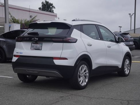 Used 2023 Chevrolet Bolt EUV LT w/ Driver Confidence Package FWD image 4