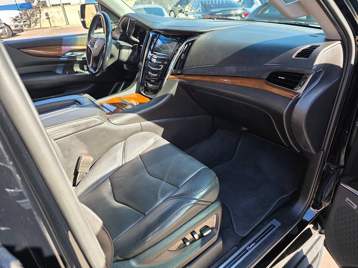 Used 2018 Cadillac Escalade Luxury RWD image 15