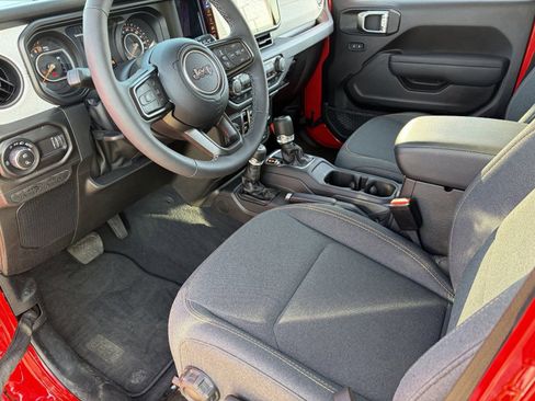 Used 2025 Jeep Gladiator Sport AWD/4WD image 19