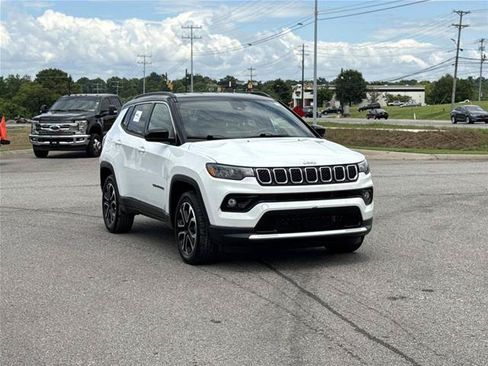 Used 2024 Jeep Compass Limited AWD/4WD image 3