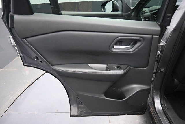 Used 2025 Nissan Rogue SV AWD/4WD image 31