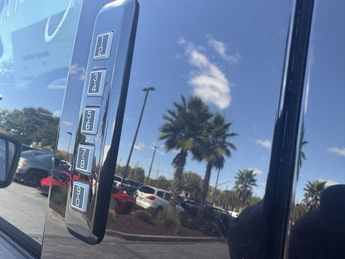 Used 2021 Ford F150 Lariat image 11