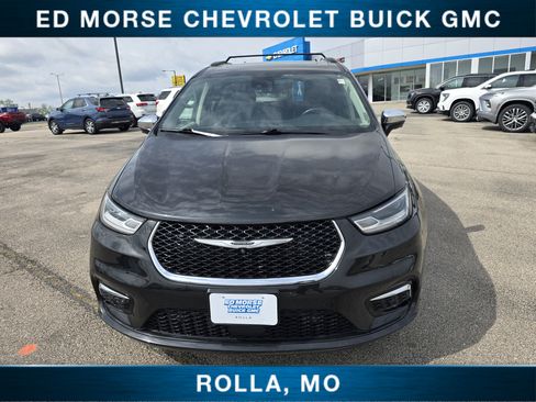 Used 2022 Chrysler Pacifica Limited w/ Uconnect Theater Family Group AWD/4WD image 8