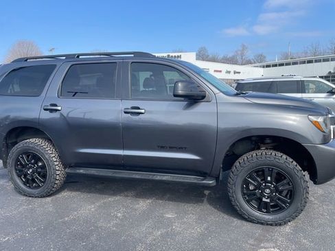 Used 2019 Toyota Sequoia TRD Sport w/ TRD Sport Premium Package image 3