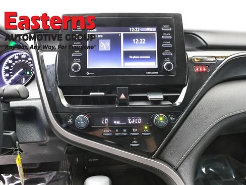Used 2022 Toyota Camry SE FWD image 11