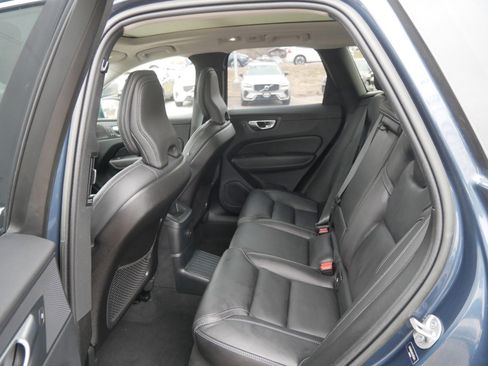 Used 2023 Volvo XC60 T8 Ultimate w/ Climate Package image 11