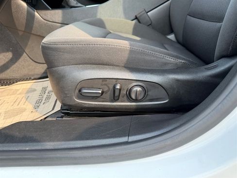 Used 2021 Chevrolet Malibu LT FWD image 14