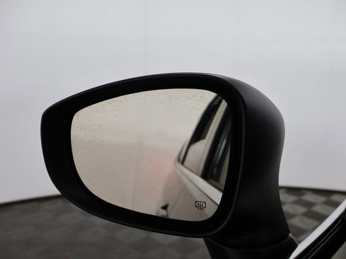 Used 2023 Chrysler Voyager LX image 34