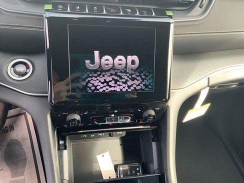 New 2025 Jeep Grand Cherokee Laredo X w/ Luxury Tech Group I image 13