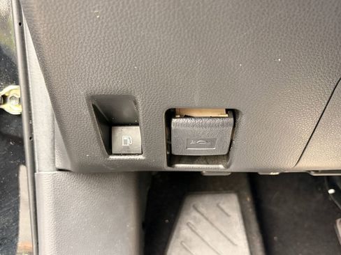 Used 2022 Toyota RAV4 SE w/ Weather & Moonroof Package image 29