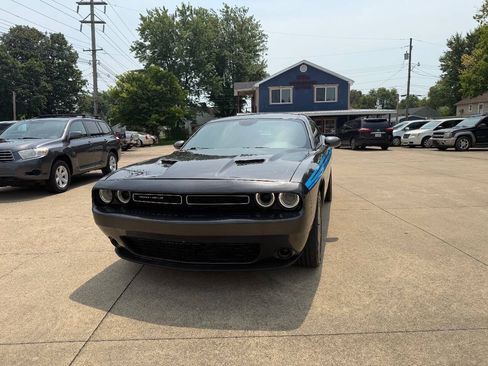 Used 2020 Dodge Challenger SXT RWD image 1