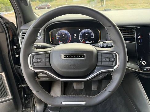 Used 2023 Jeep Wagoneer 4WD image 23