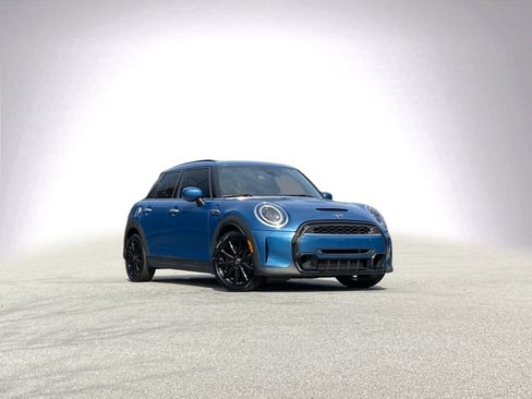 Used 2022 MINI Cooper S image 2