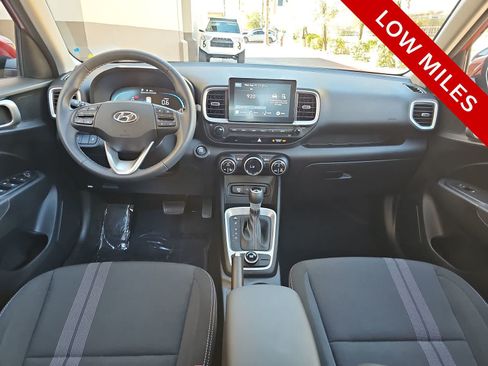 Used 2025 Hyundai Venue SEL FWD image 14