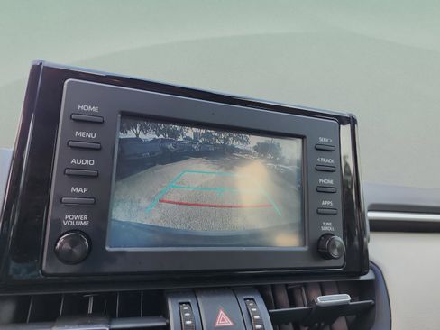 Used 2019 Toyota RAV4 XLE Premium image 27