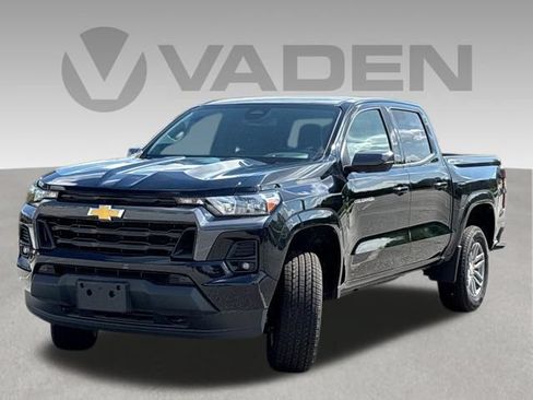 Used 2024 Chevrolet Colorado LT w/ LT Convenience Package II AWD/4WD image 3