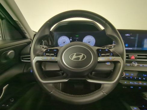 Used 2025 Hyundai Elantra SEL FWD image 26