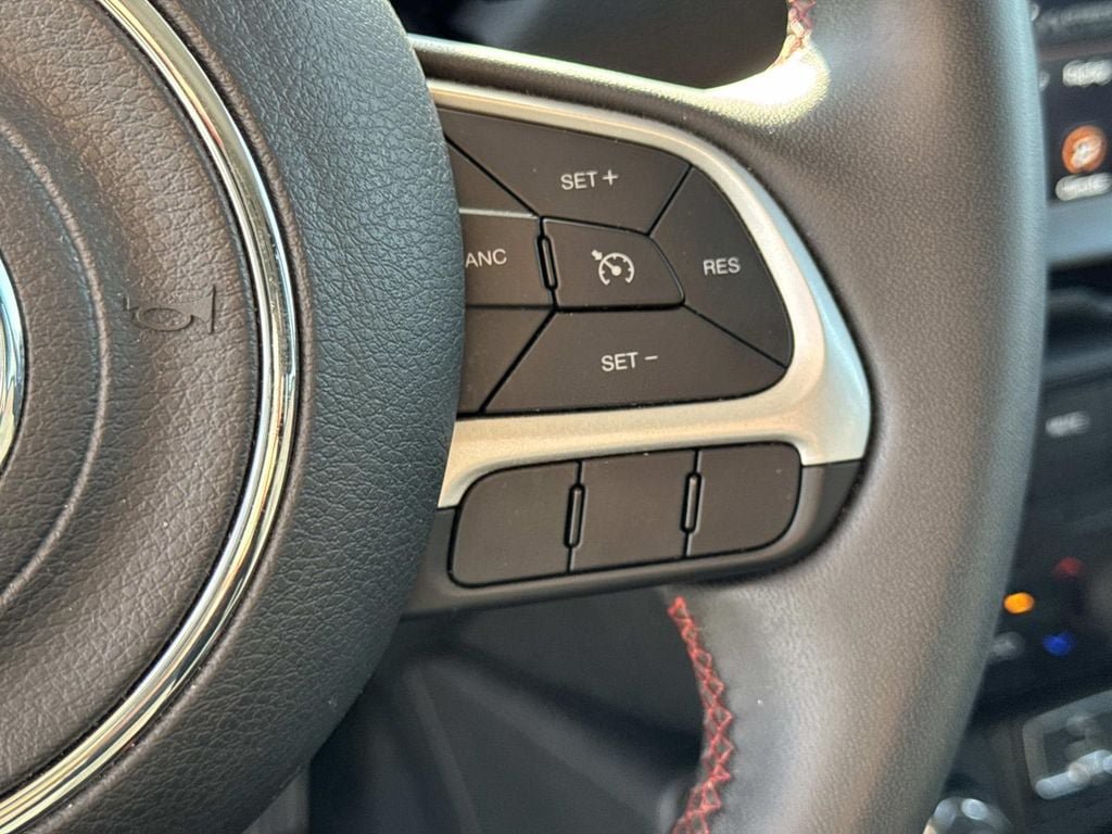 Used 2023 Jeep Renegade Trailhawk AWD/4WD image 30