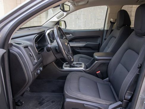 Used 2022 Chevrolet Colorado LT AWD/4WD image 13