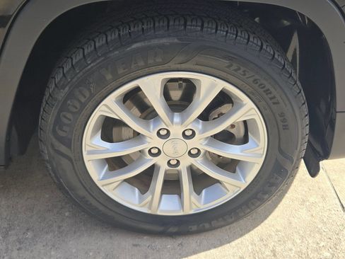 Used 2019 Jeep Cherokee Latitude w/ Popular Appearance Group FWD image 32