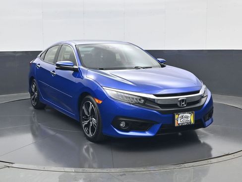 Used 2018 Honda Civic Touring image 3