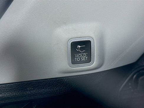 Used 2023 Jeep Grand Cherokee Limited w/ Black Appearance Package image 30