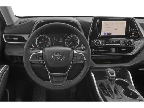 Used 2024 Toyota Highlander XLE FWD image 7
