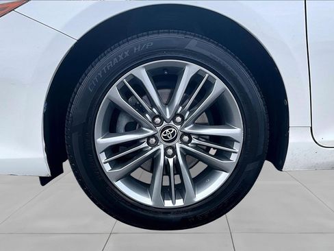 Used 2017 Toyota Camry image 34