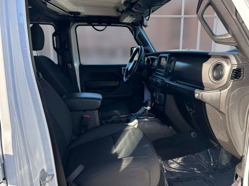 Used 2023 Jeep Wrangler Unlimited w/ Cold Weather Group image 19