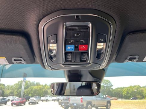 Used 2025 Jeep Grand Cherokee Altitude AWD/4WD image 23