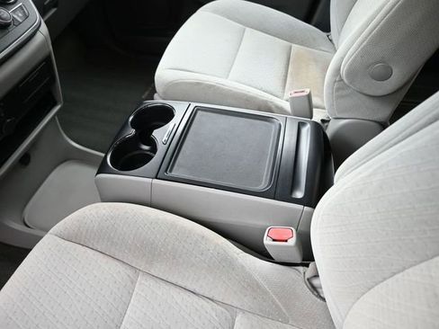Used 2015 Toyota Sienna LE image 31