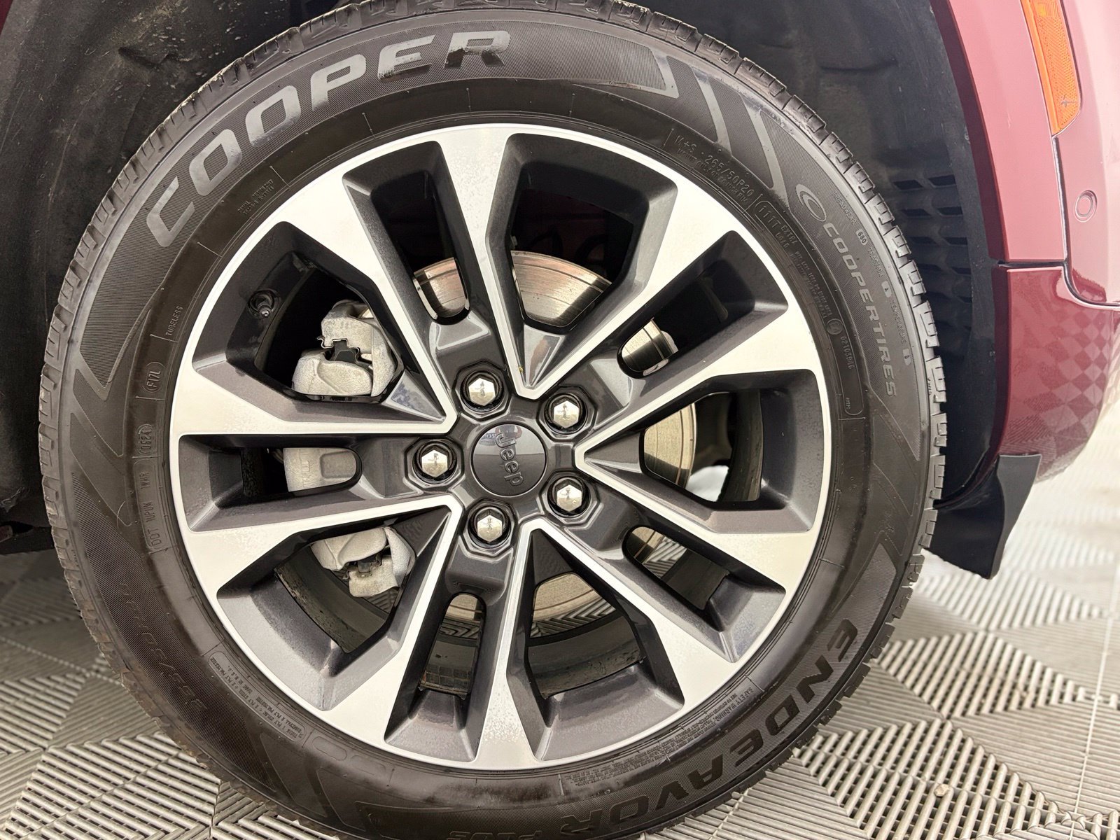 Used 2021 Jeep Grand Cherokee L Overland w/ Luxury Tech Group IV AWD/4WD image 39