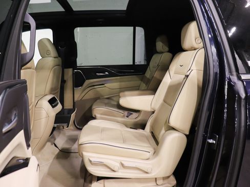 Used 2022 Cadillac Escalade ESV Premium Luxury image 19