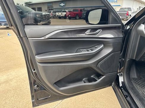 Used 2023 Jeep Grand Cherokee L Laredo AWD/4WD image 13