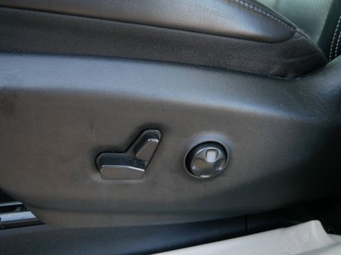 Used 2023 Chrysler Pacifica Touring-L image 23