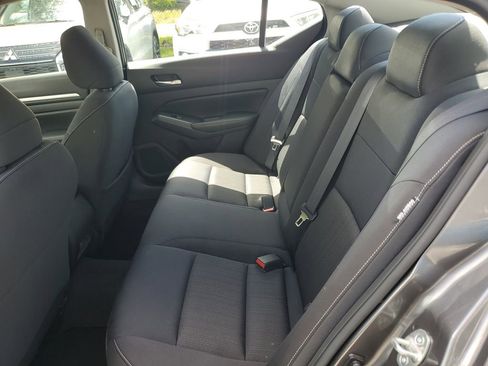 Used 2022 Nissan Altima 2.5 SV FWD image 11