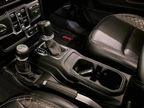 Used 2020 Jeep Wrangler Unlimited Sahara AWD/4WD image 16