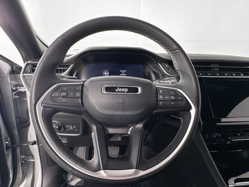Used 2023 Jeep Grand Cherokee L Laredo RWD image 11