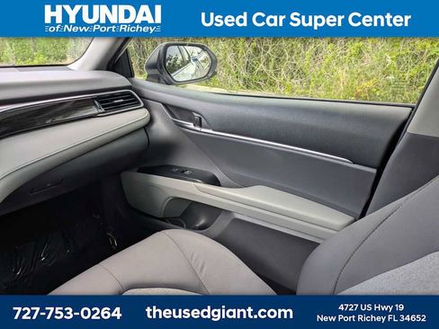 Used 2019 Toyota Camry LE FWD image 17