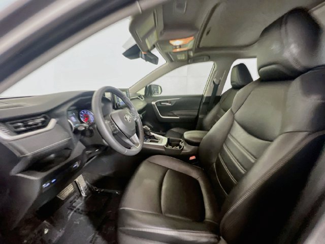 Used 2019 Toyota RAV4 XLE Premium FWD image 15