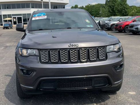 Used 2019 Jeep Grand Cherokee Altitude AWD/4WD image 3