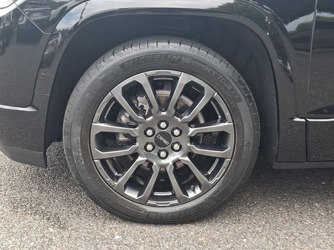 Used 2023 GMC Acadia Denali w/ Black Diamond Edition AWD/4WD image 9