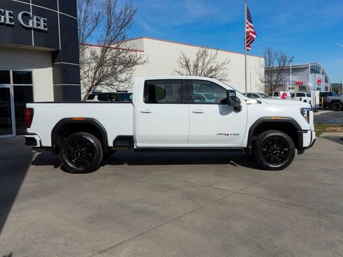 Used 2024 GMC Sierra 2500 AT4 w/ AT4 Premium Plus Package image 8