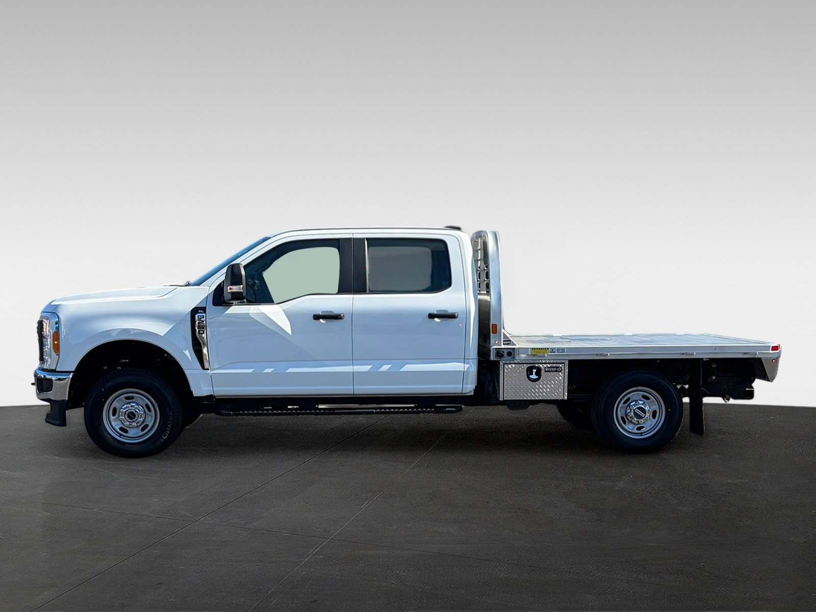 Used 2023 Ford F250 XL w/ Snow Plow Prep Package AWD/4WD image 8