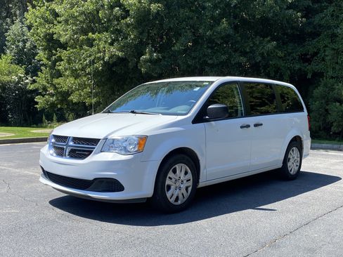 Used 2019 Dodge Grand Caravan SE w/ UConnect Hands-Free Group FWD image 5
