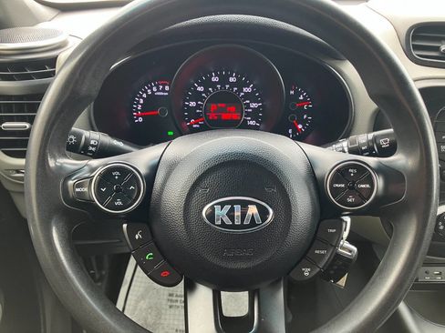 Used 2015 Kia Soul + image 18